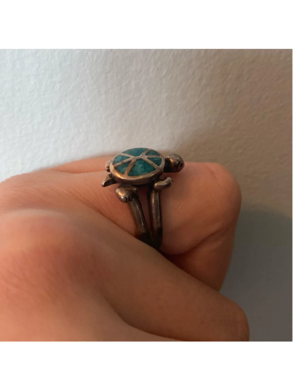 Matching vintage silver turtle ring and necklace with turquoise stone 💙🐢